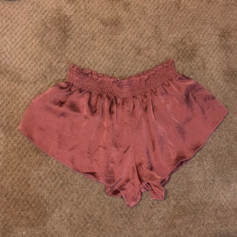 Bronze BNWT elastic waist silk shorts Size L cute flowy and comfortable !